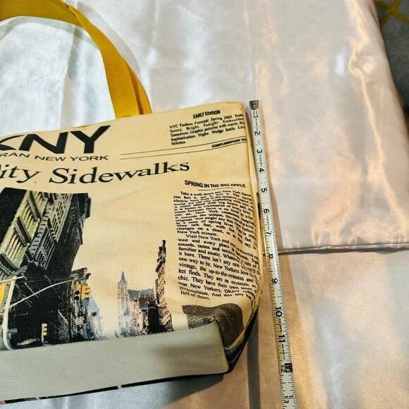 VNT DKNY Donna Karan New York City Sidewalks Landscape Canvas Tote, (NWOT) - Picture 14 of 16